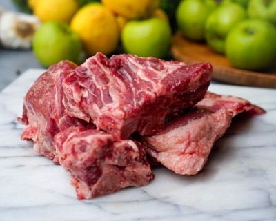 Свинина на кости охлаждённая 1 кг - купить в Еремеевской